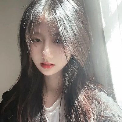 穿着旗袍的女孩